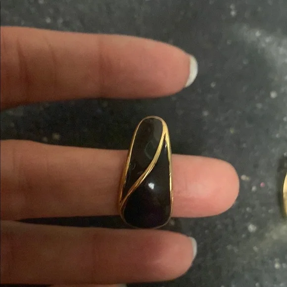 Trifari vintage 90s Black and Gold Earrings - Picture 5 of 7